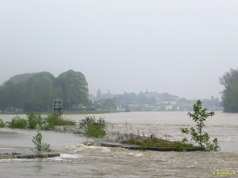 crue de Loire et grosse brume sur Decize