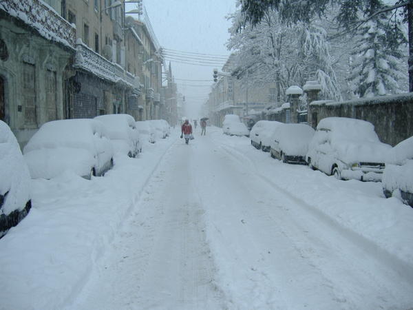 Saint-Affrique paralysée par la neige vers 11h00