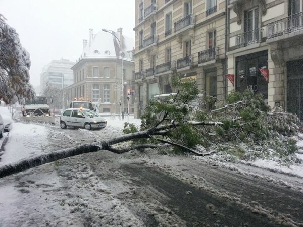 grenoble paralysee neige vent
